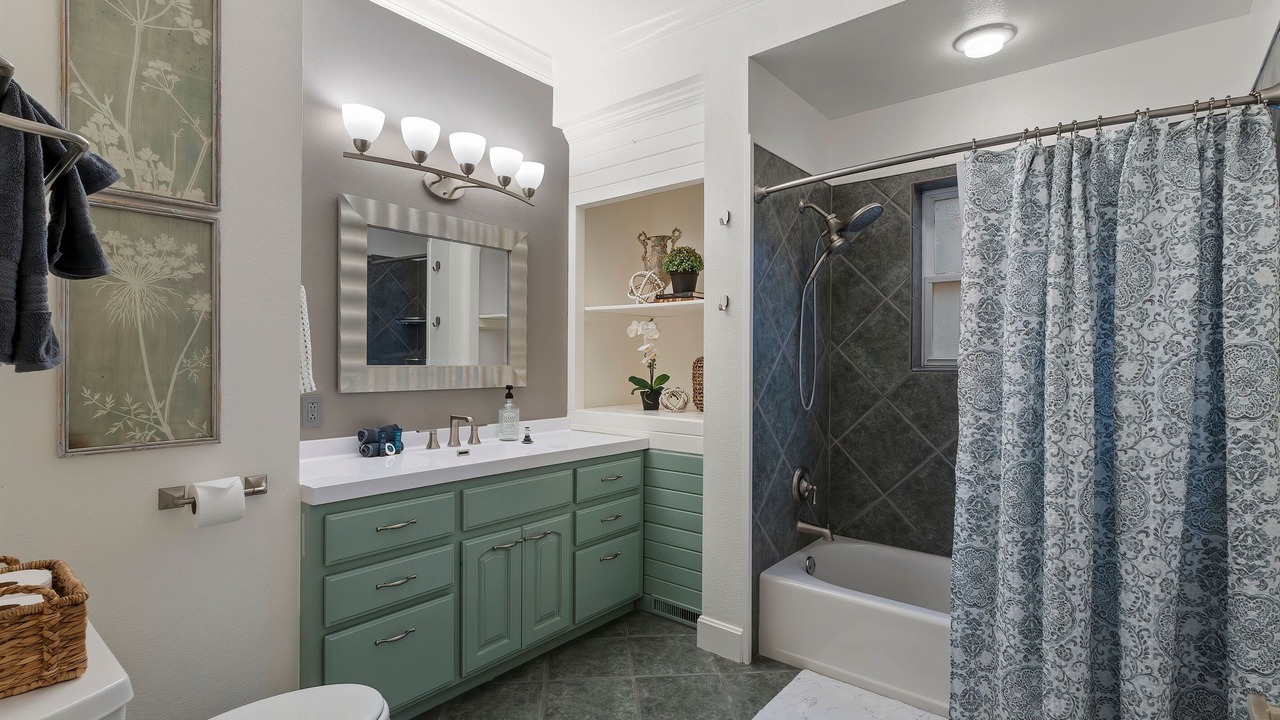Photo of Bathroom in Parthenon