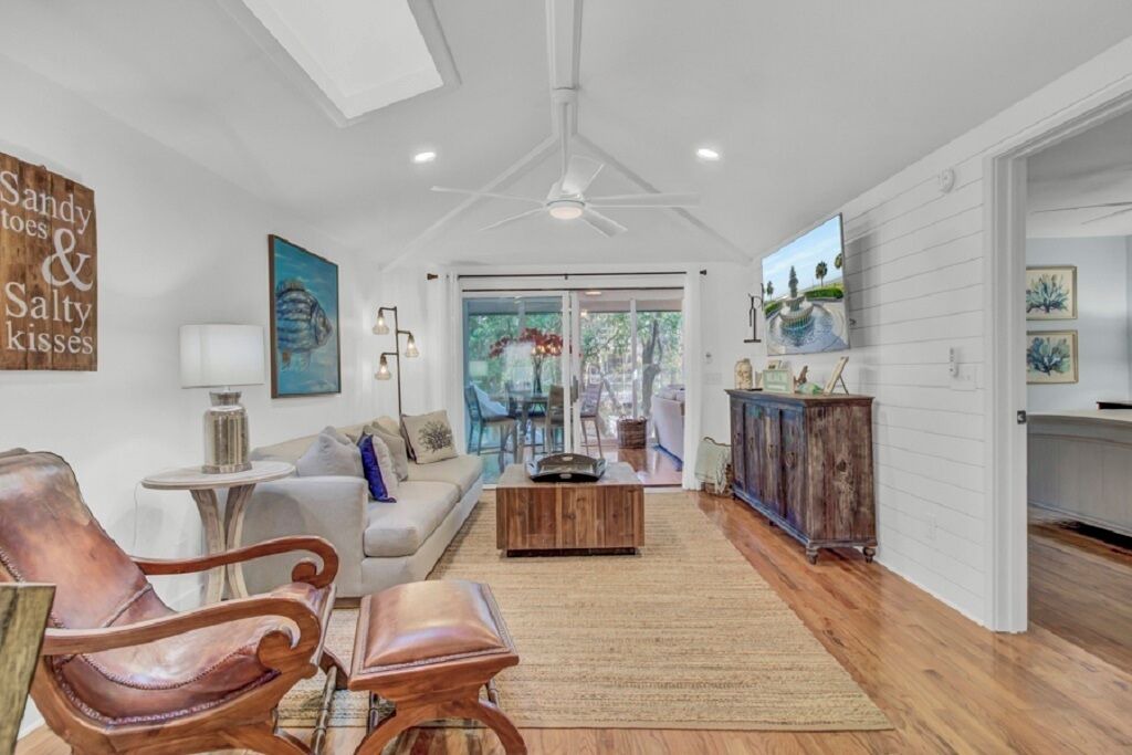 Photo of Livingroom in Twin Oaks