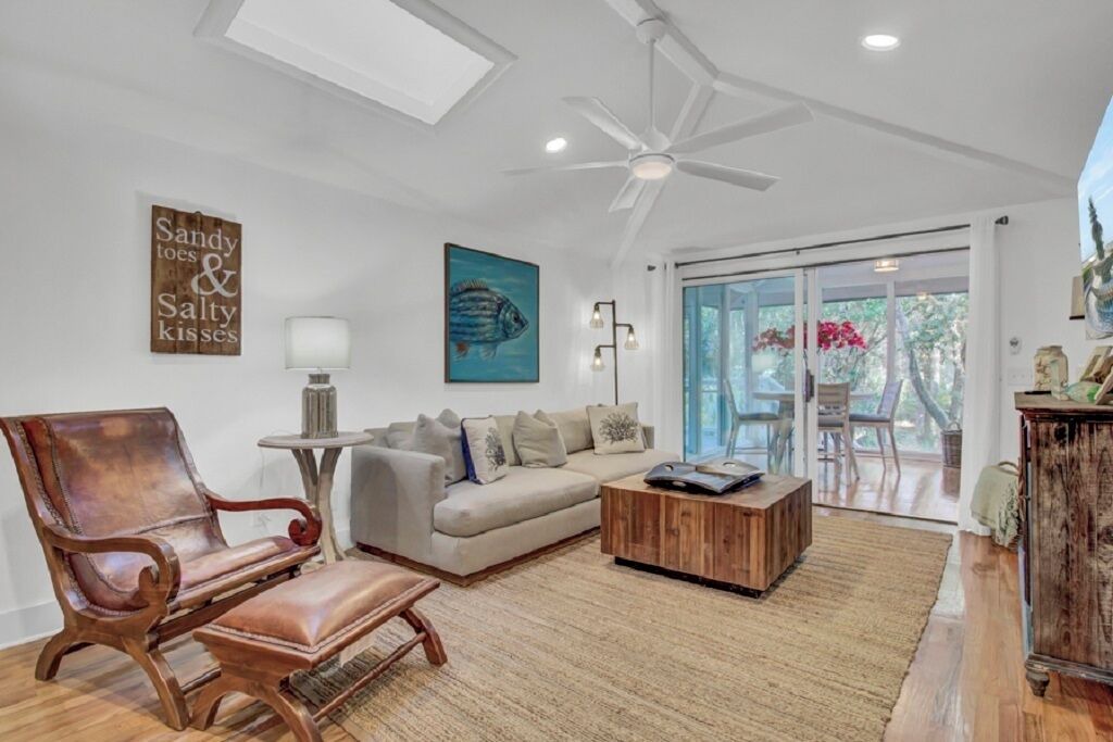 Photo of Livingroom in Twin Oaks