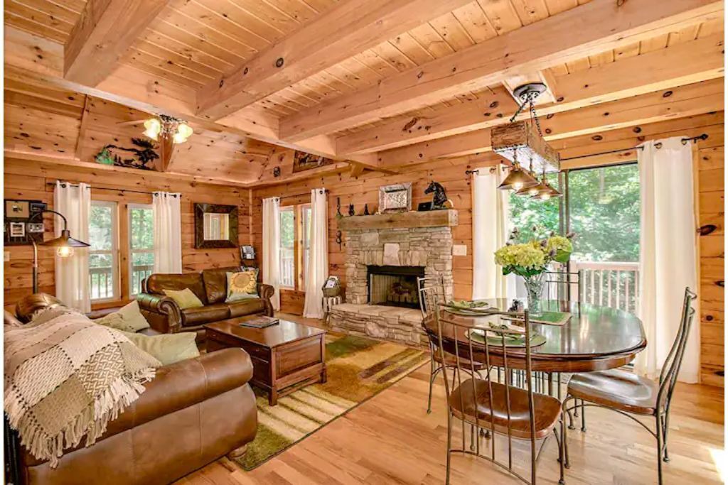 Photo of Livingroom in Rutherfordton