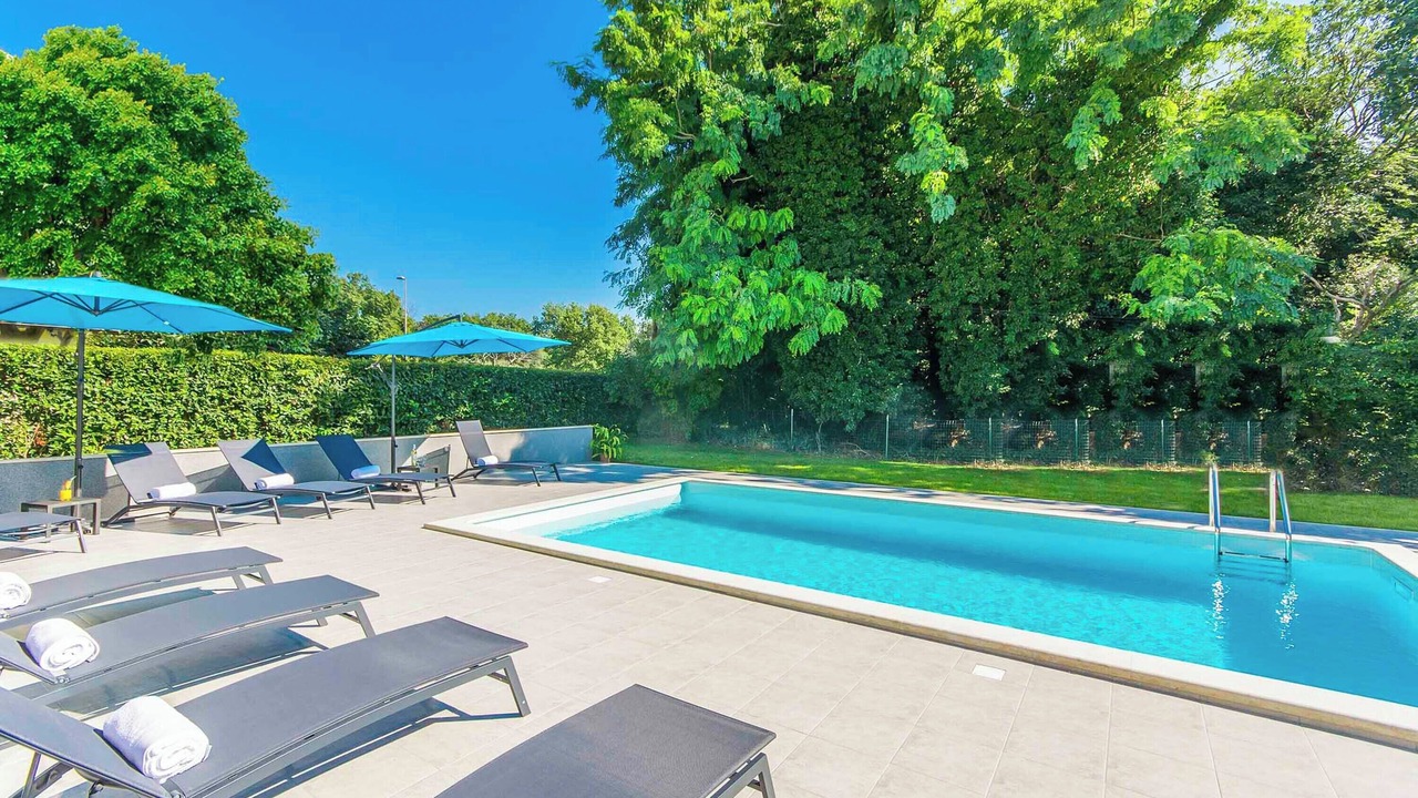 Photo of Outdoor in Spadici