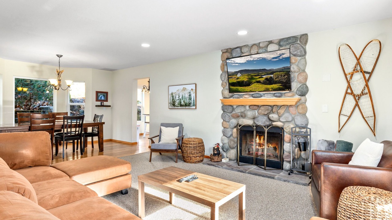 Photo of Livingroom in Gold Bar