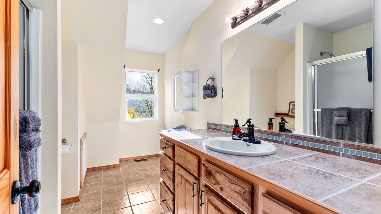 Photo of Bathroom in Gold Bar