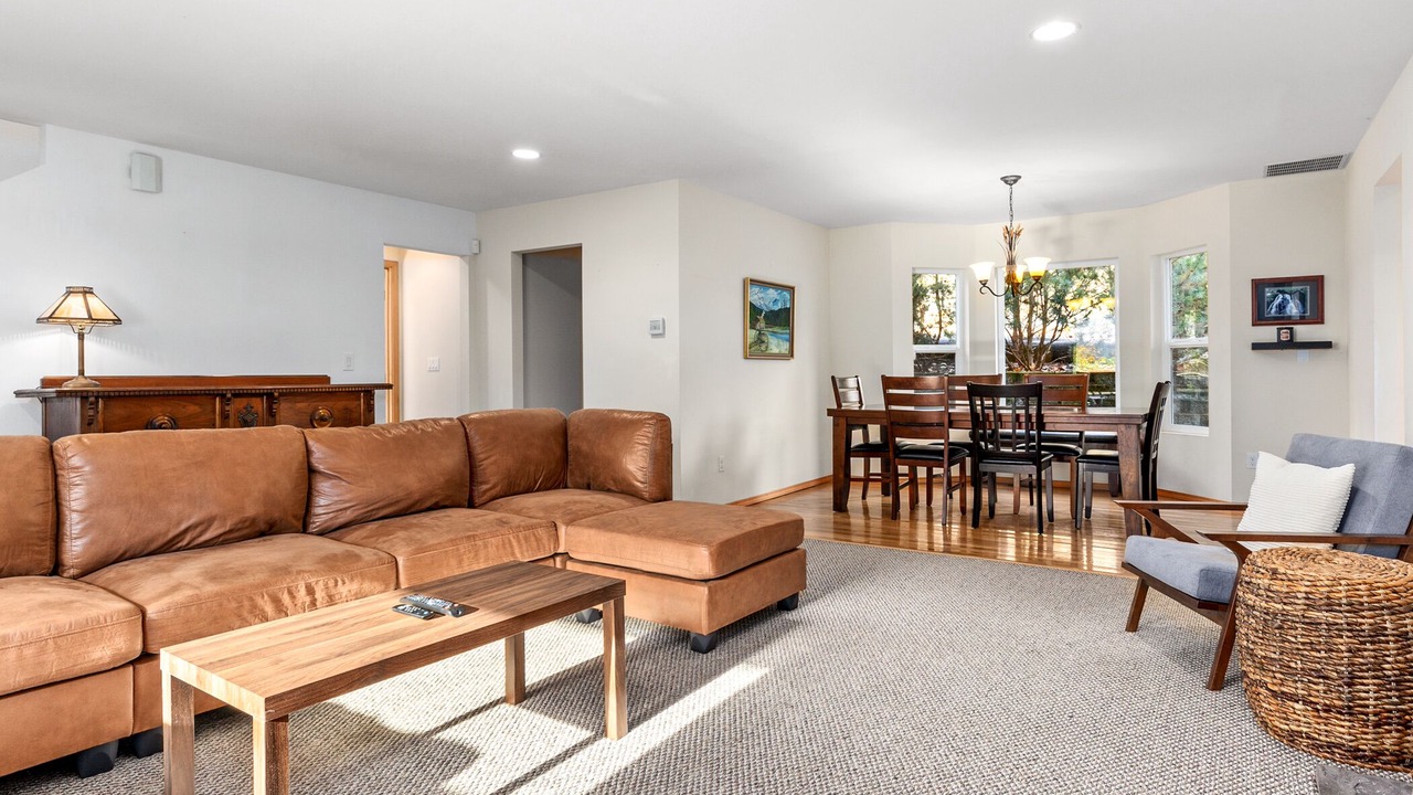 Photo of Livingroom in Gold Bar