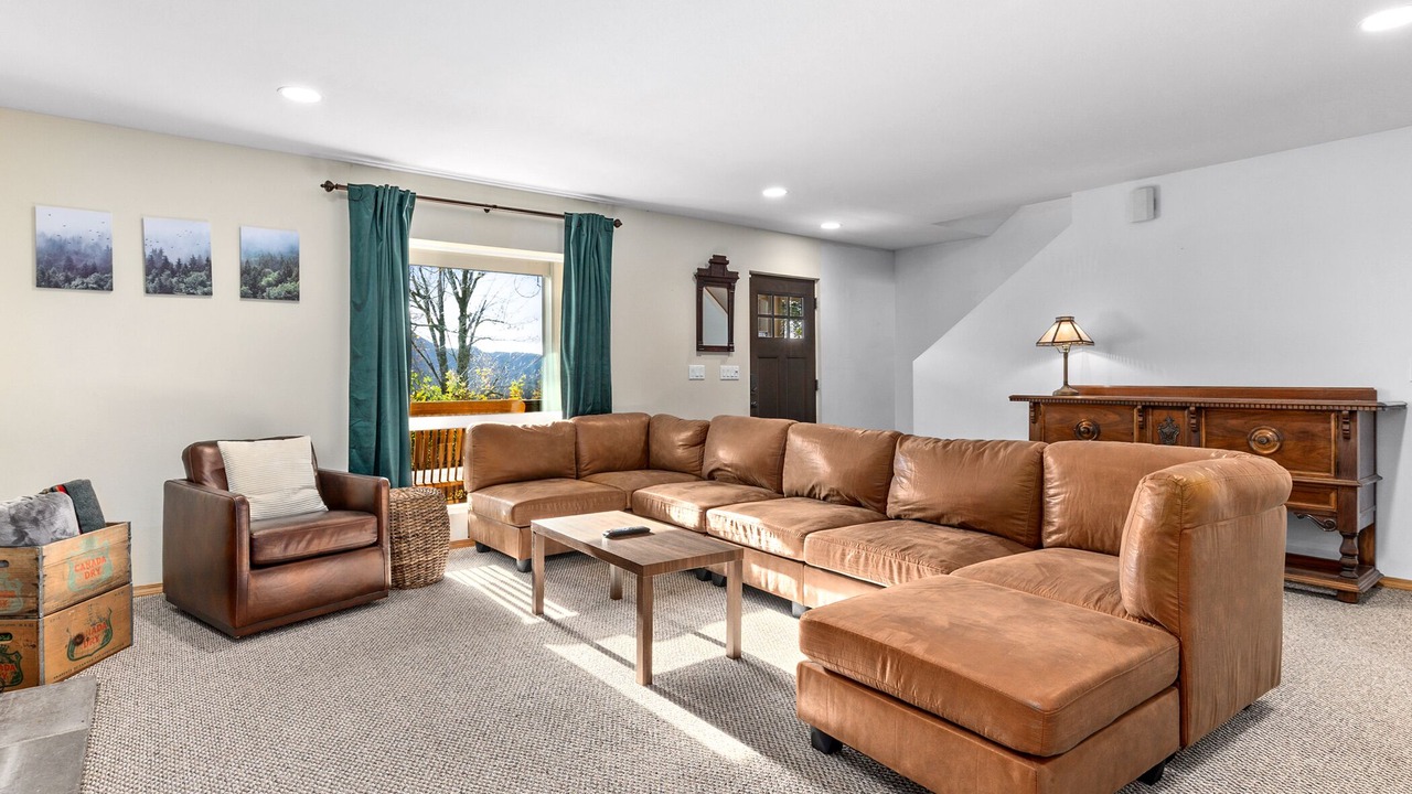 Photo of Livingroom in Gold Bar