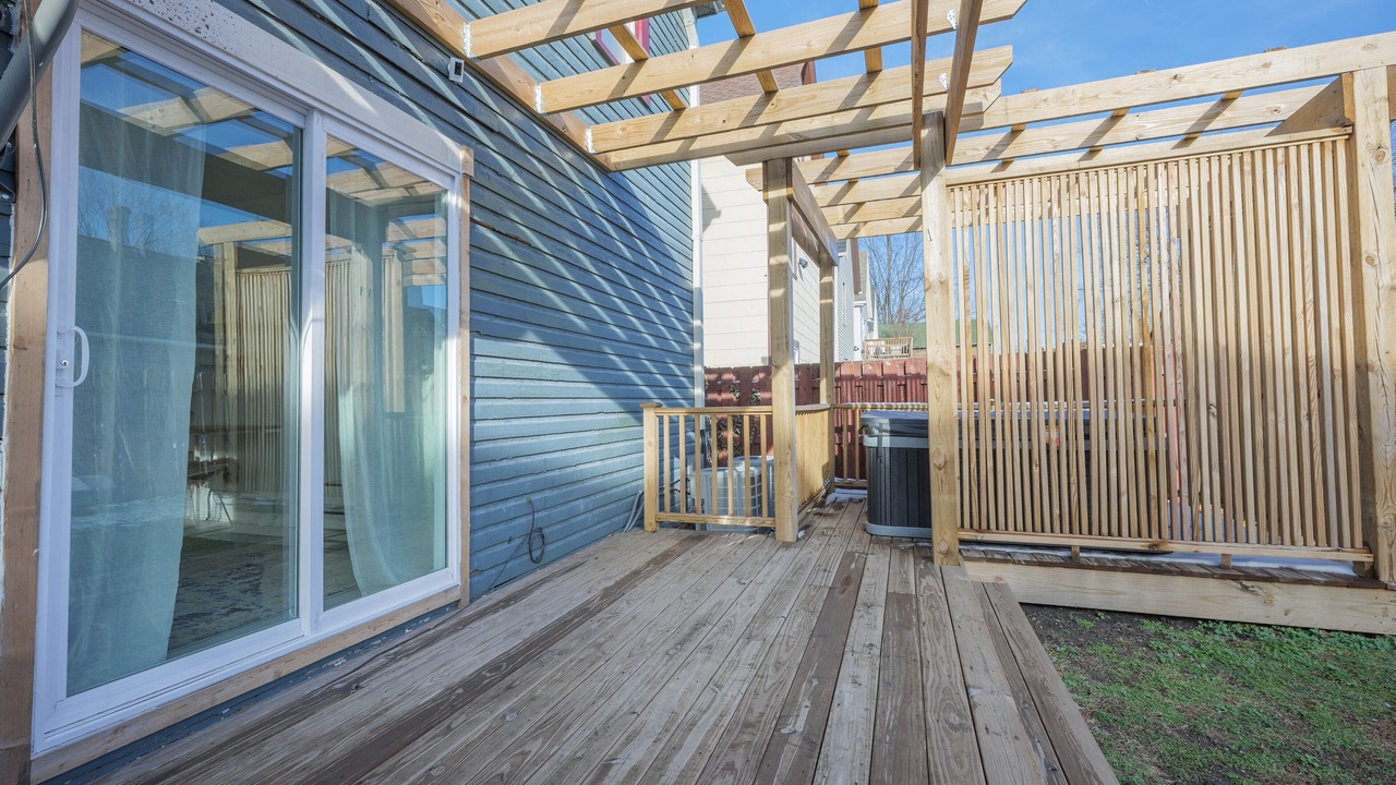 Photo of Patio Balcony in Tremont
