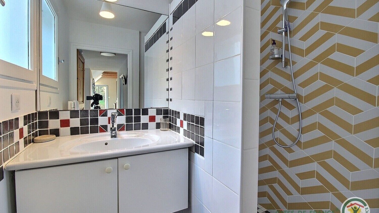 Photo of Bathroom in Tregastel