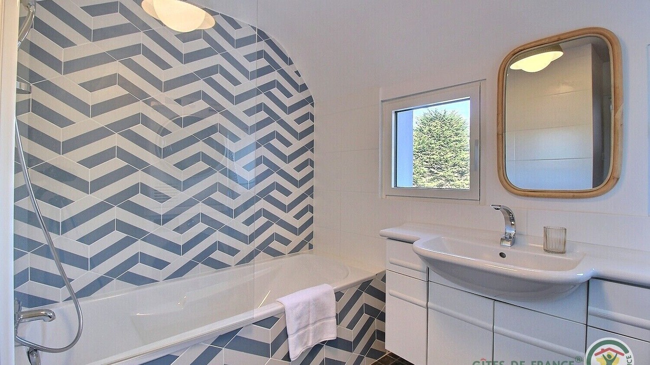 Photo of Bathroom in Tregastel