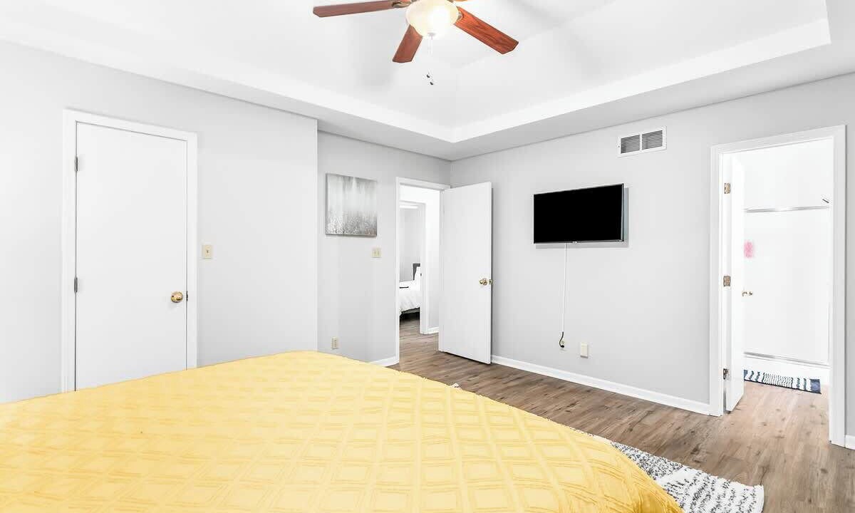 Photo of Bedroom in I-435 West KC-KS