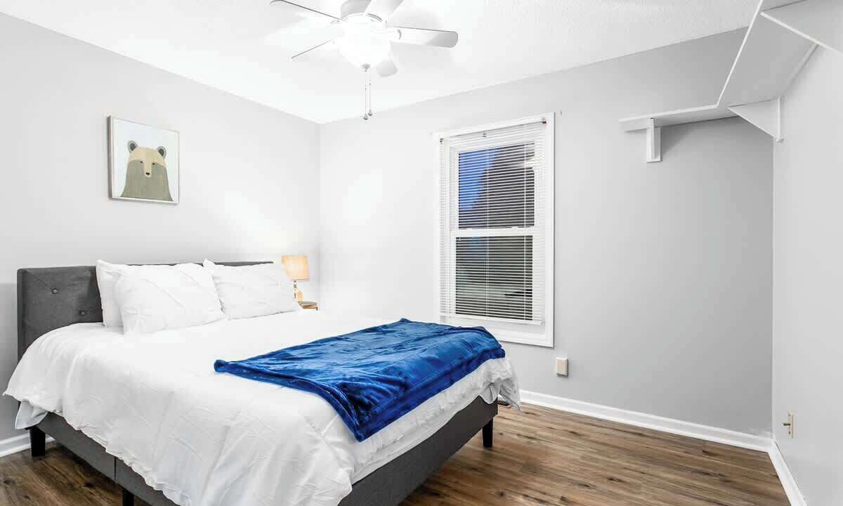 Photo of Bedroom in I-435 West KC-KS