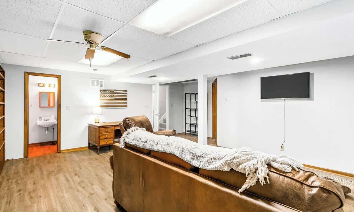 Photo of Livingroom in I-435 West KC-KS