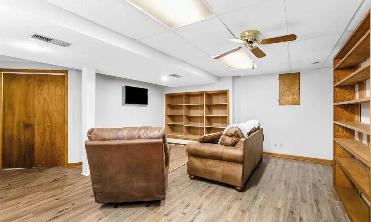 Photo of Livingroom in I-435 West KC-KS