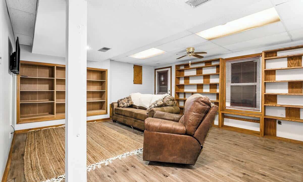 Photo of Livingroom in I-435 West KC-KS
