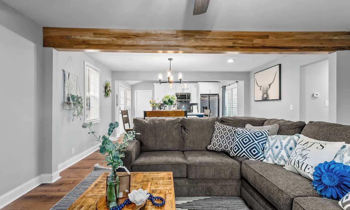 Photo of Livingroom in Overland Park