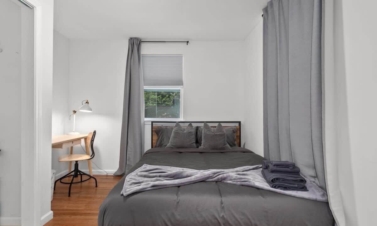 Photo of Bedroom in Rosedale