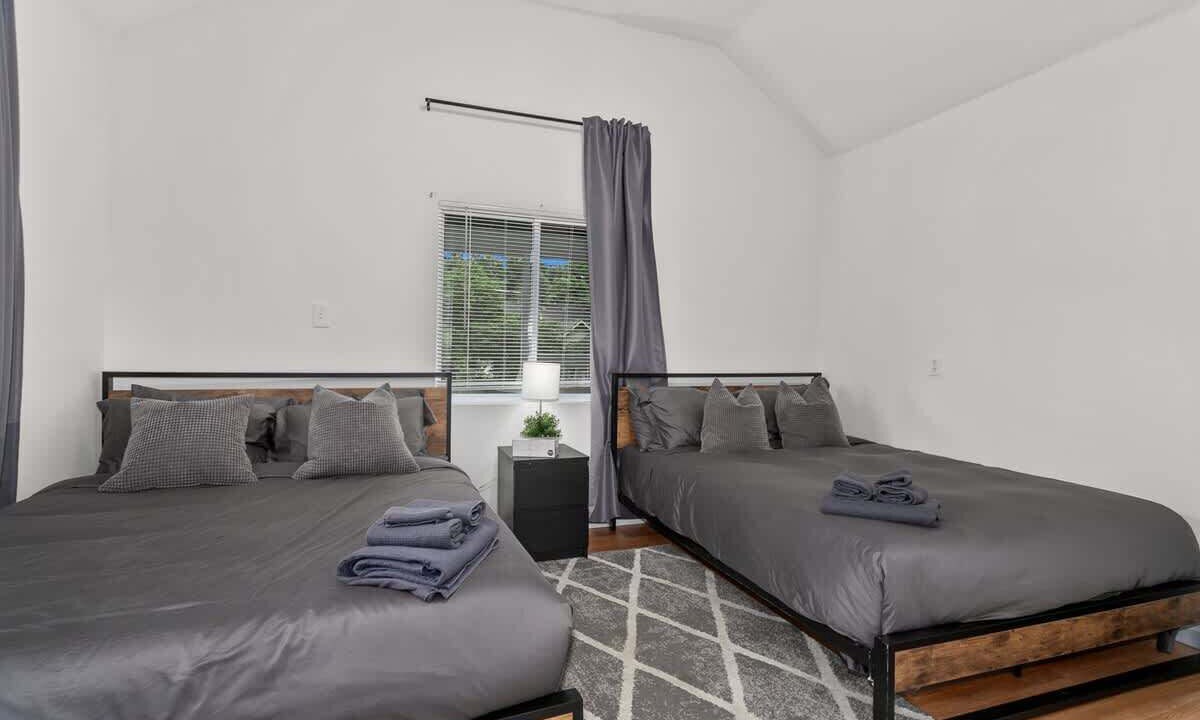Photo of Bedroom in Rosedale
