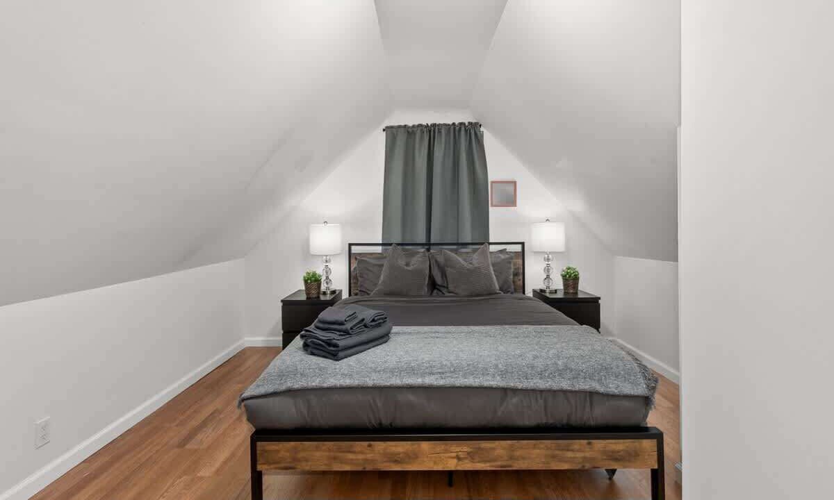 Photo of Bedroom in Rosedale