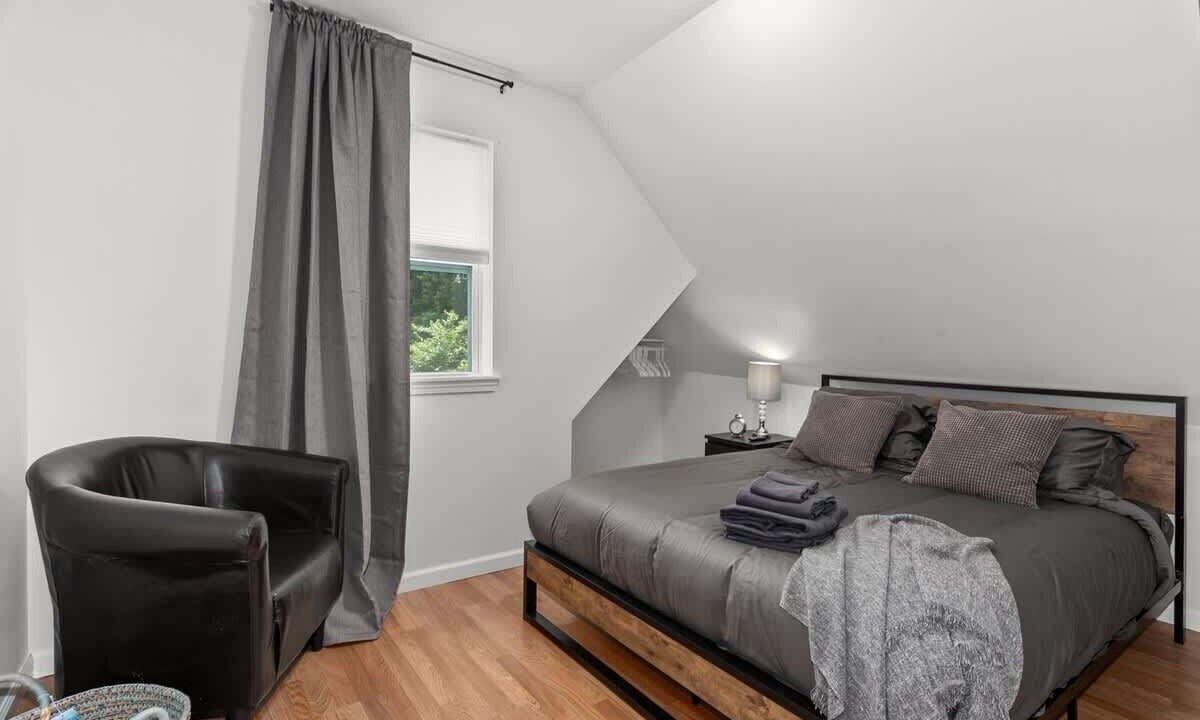 Photo of Bedroom in Rosedale