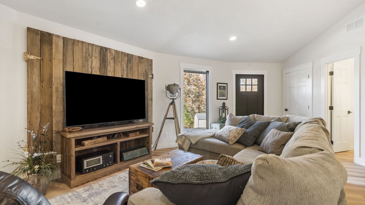 Photo of Livingroom in Elkland