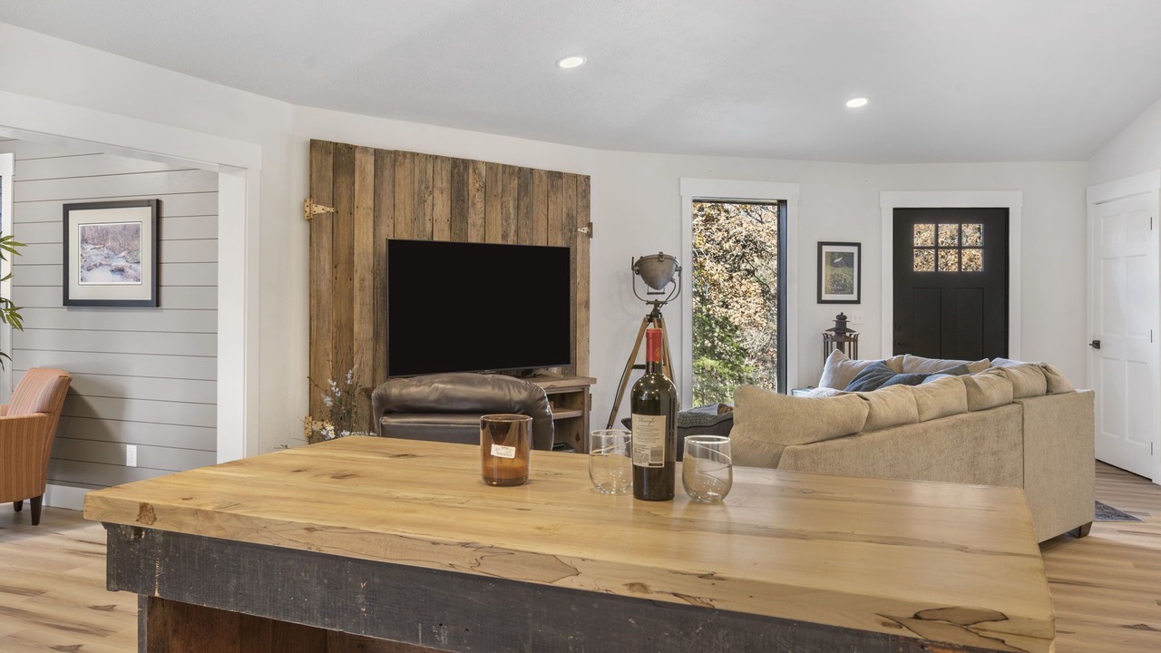Photo of Livingroom in Elkland