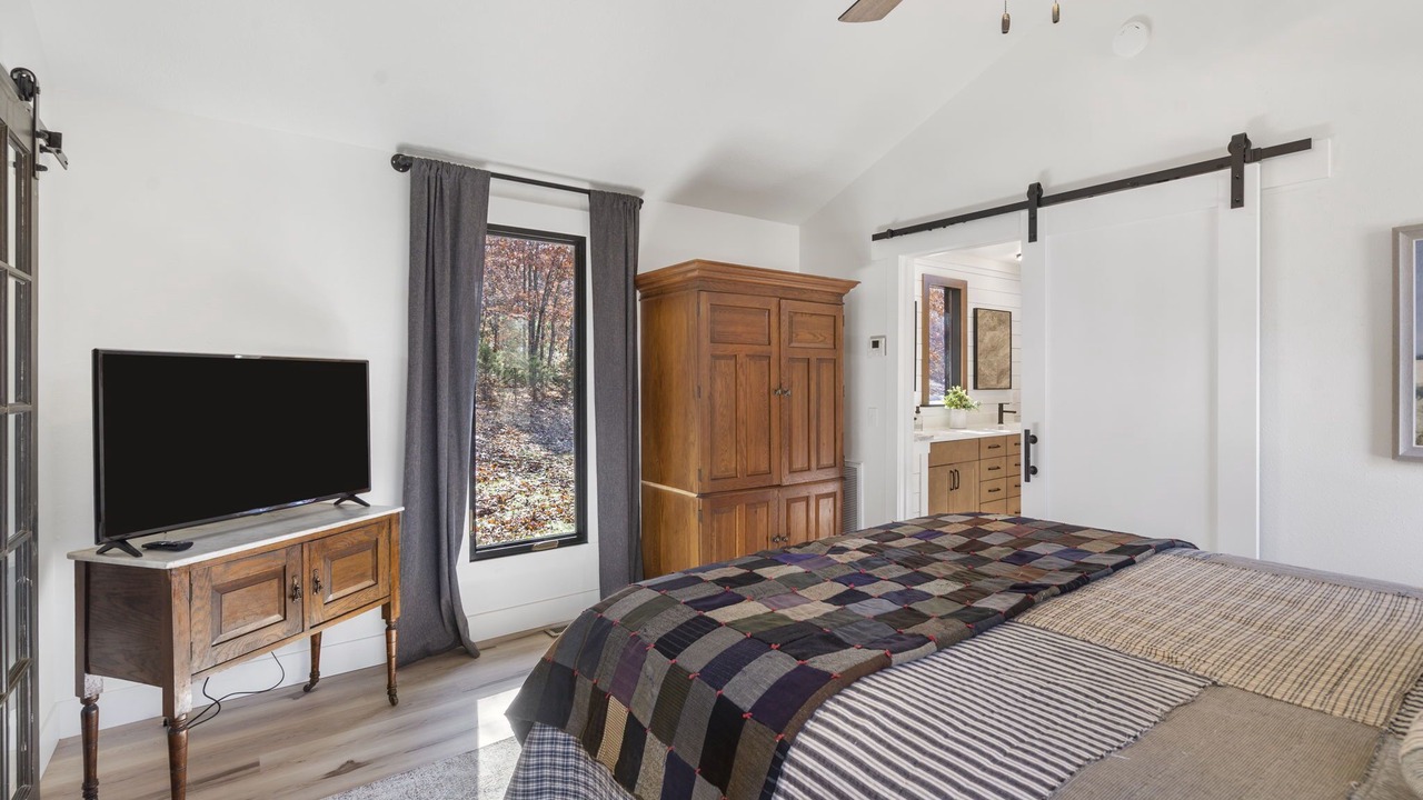 Photo of Bedroom in Elkland