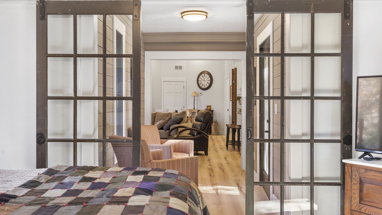 Photo of Bedroom in Elkland