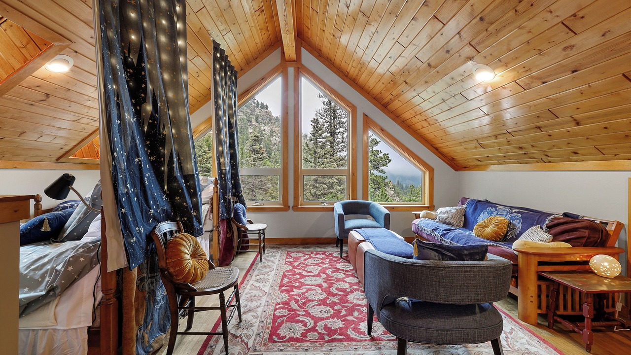 Photo of Bedroom in Custer County
