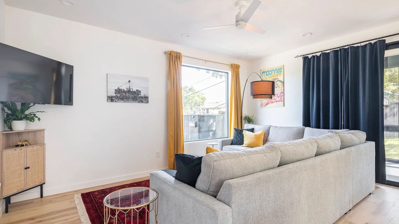 Photo of Livingroom in MLK