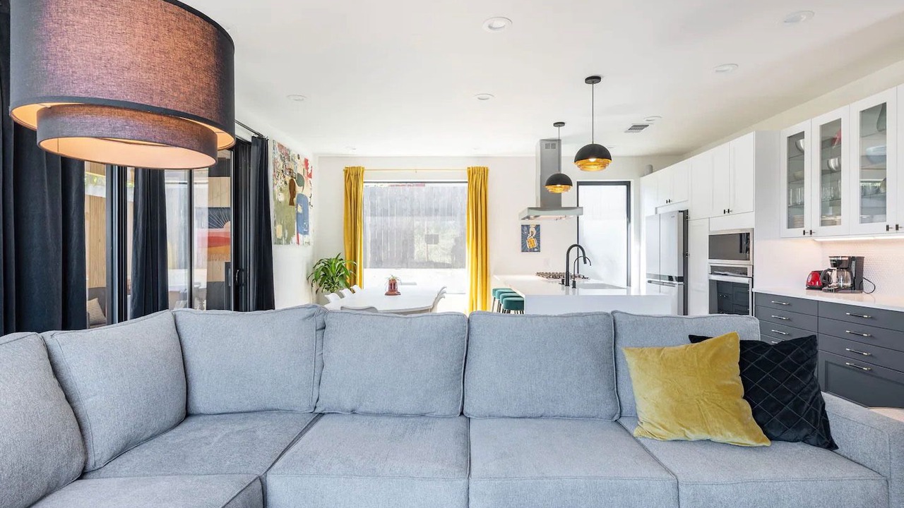 Photo of Livingroom in MLK