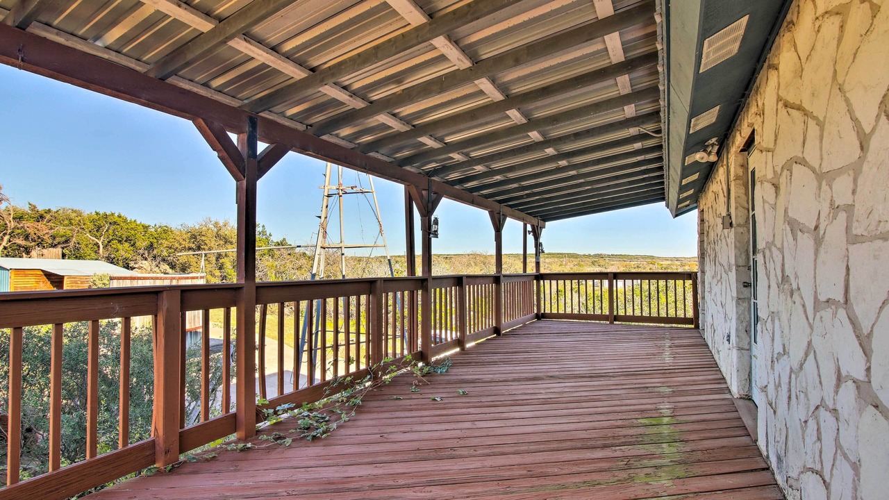 Photo of Patio Balcony in Burnet