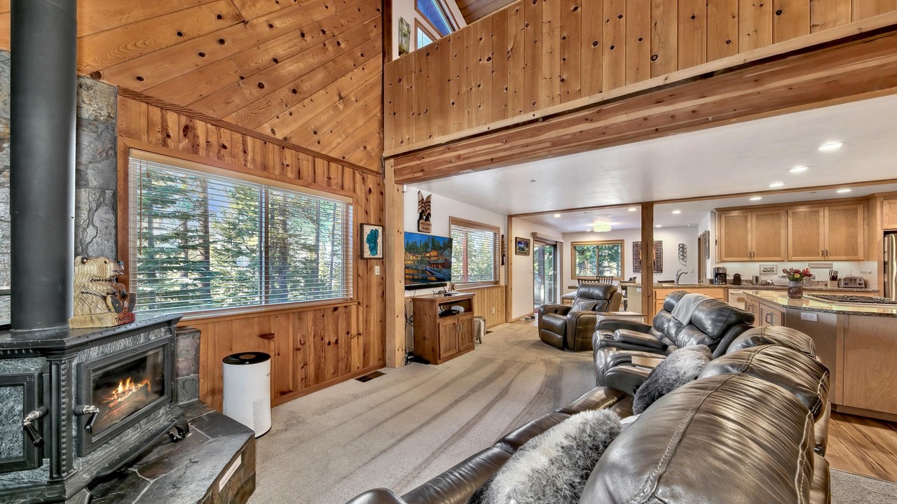 Photo of Livingroom in Pioneer Trail