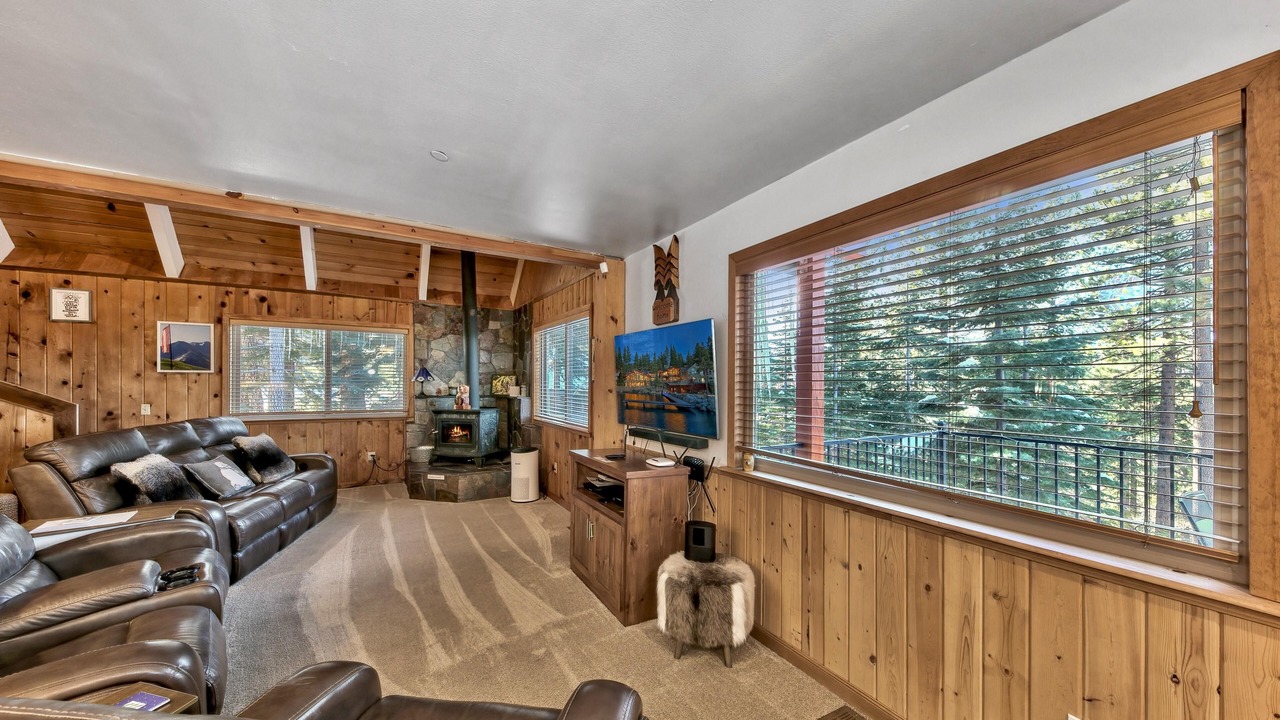 Photo of Livingroom in Pioneer Trail