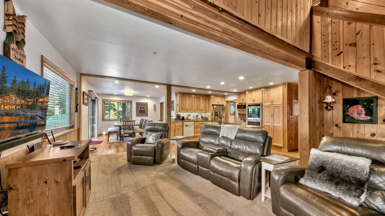 Photo of Livingroom in Pioneer Trail