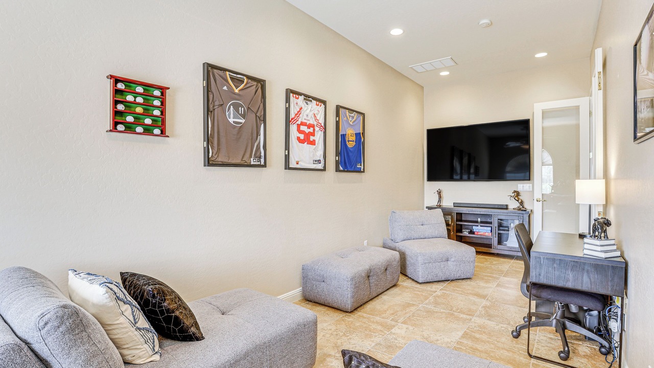 Photo of Livingroom in Palm Valley