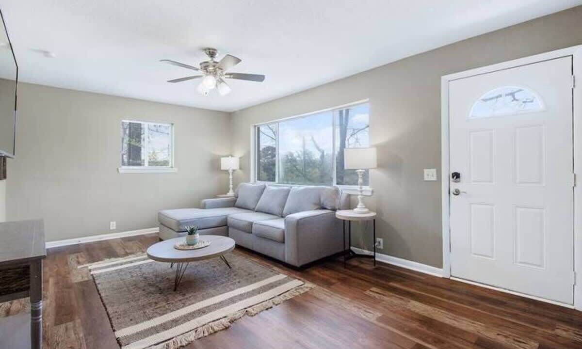 Photo of Livingroom in Rossville