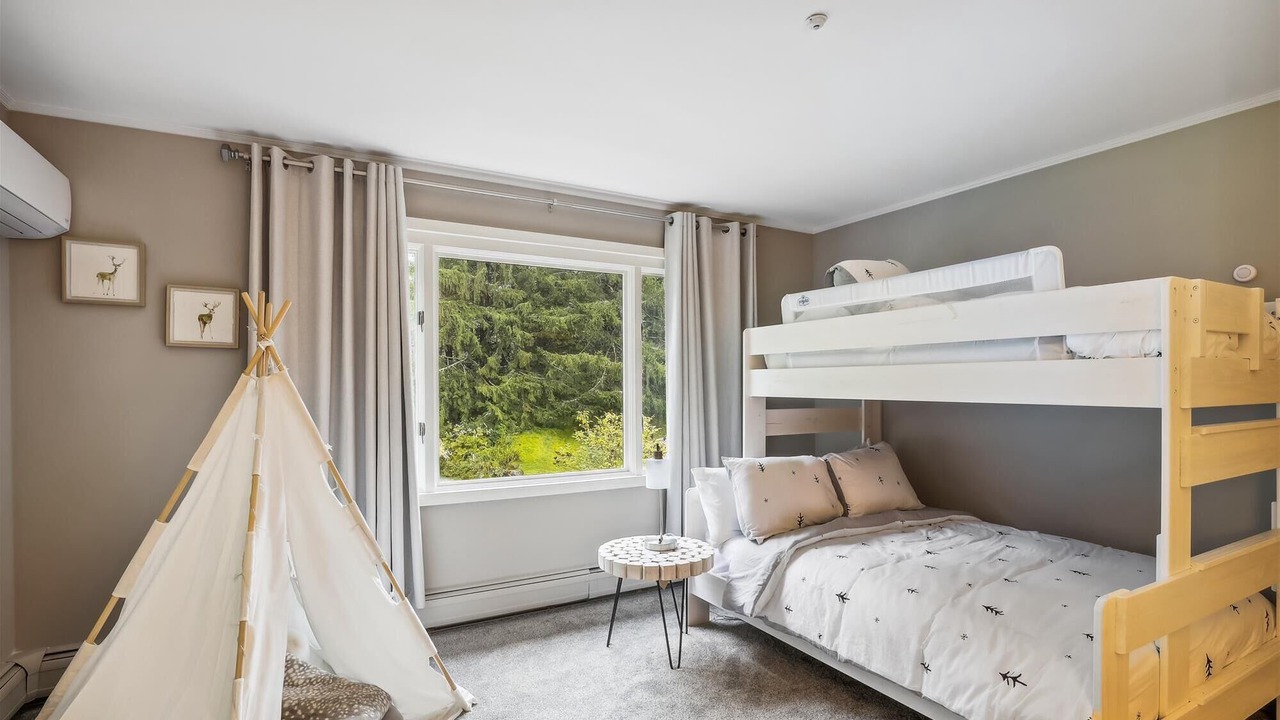 Photo of Bedroom in Stowe Hollow