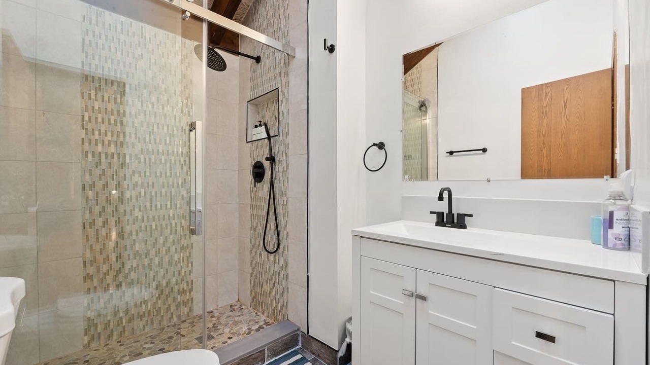 Photo of Bathroom in Kabletown