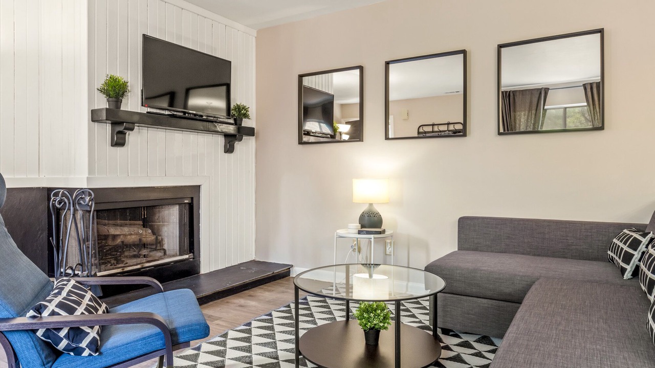 Photo of Livingroom in Chapel Hill