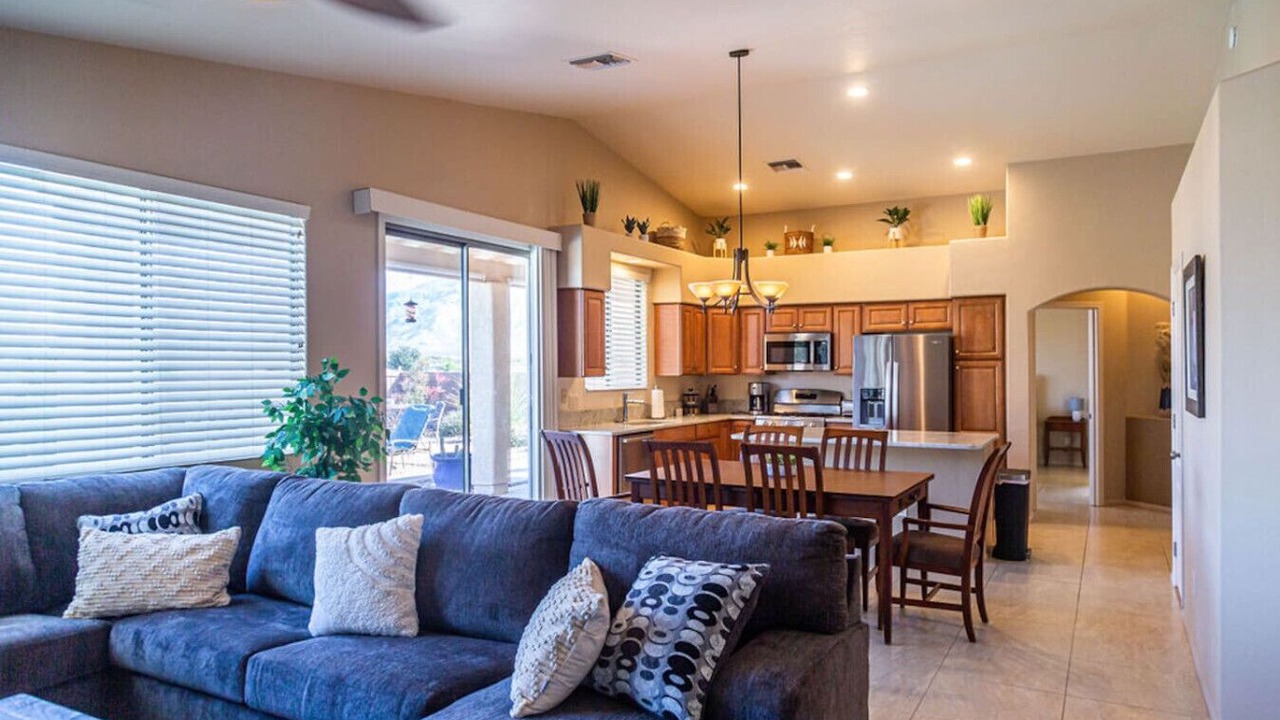 Photo of Livingroom in Oro Valley