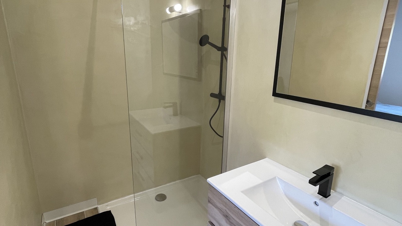 Photo of Bathroom in Saint-Martin-de-Valgalgues