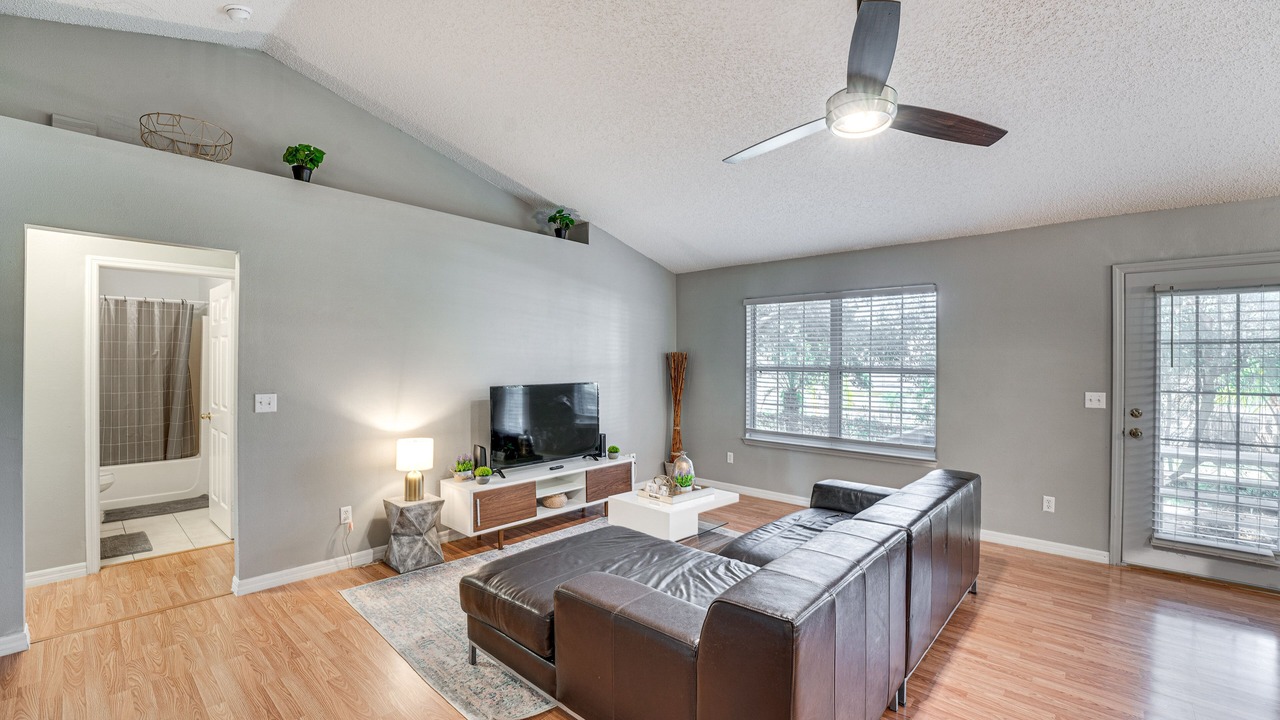 Photo of Livingroom in Deltona Lakes