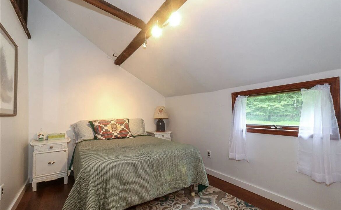 Photo of Bedroom in Town of Olive