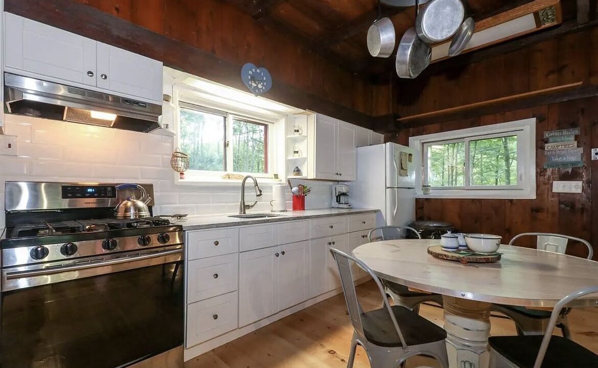 Photo of Kitchen in Town of Olive