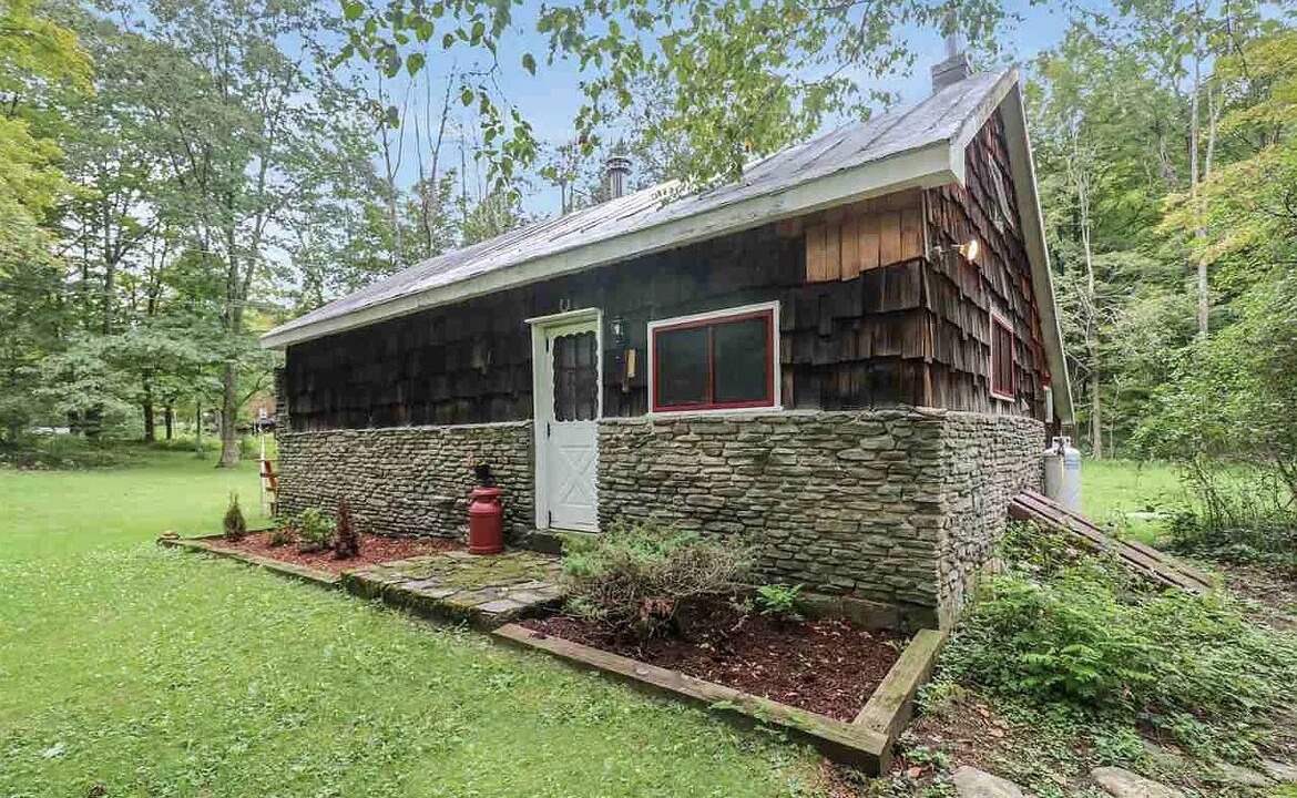 Photo of Outdoor in Town of Olive