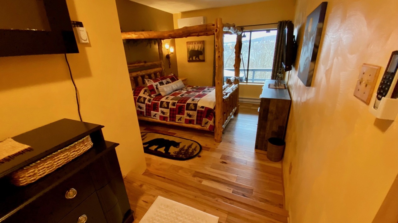 Photo of Bedroom in Seven Springs