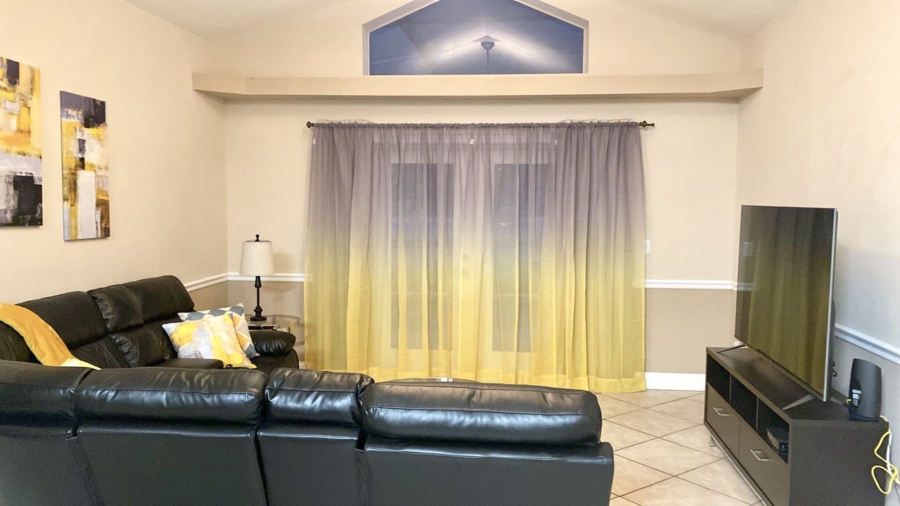Photo of Livingroom in Thousand Oaks