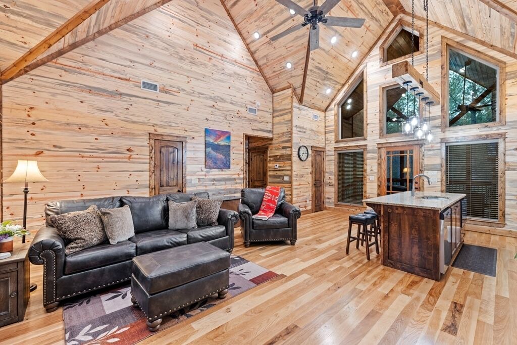 Photo of Livingroom in Hochatown