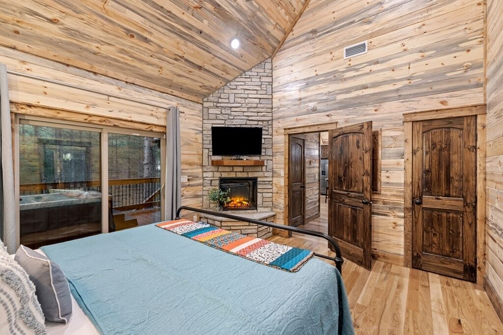 Photo of Bedroom in Hochatown
