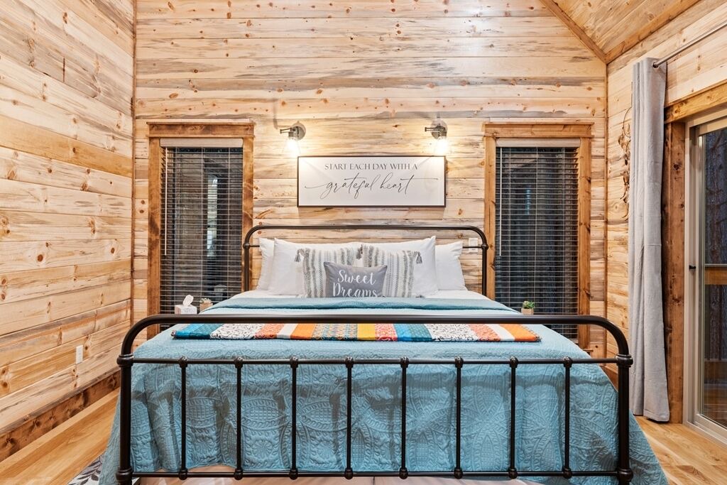 Photo of Bedroom in Hochatown