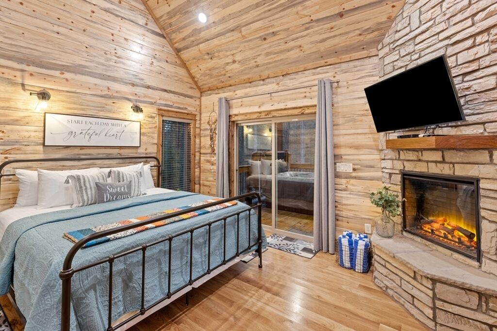 Photo of Bedroom in Hochatown